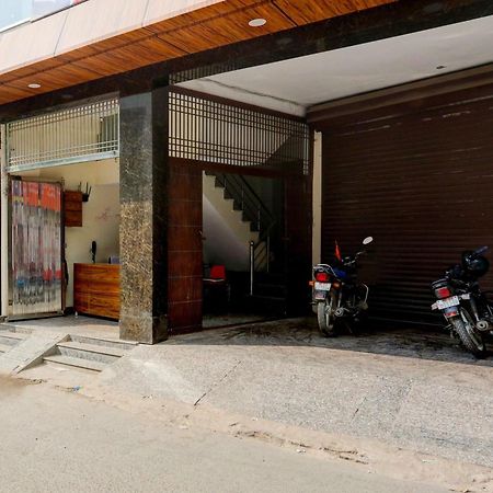 Hotel O Family Deluxe New Delhi Ngoại thất bức ảnh