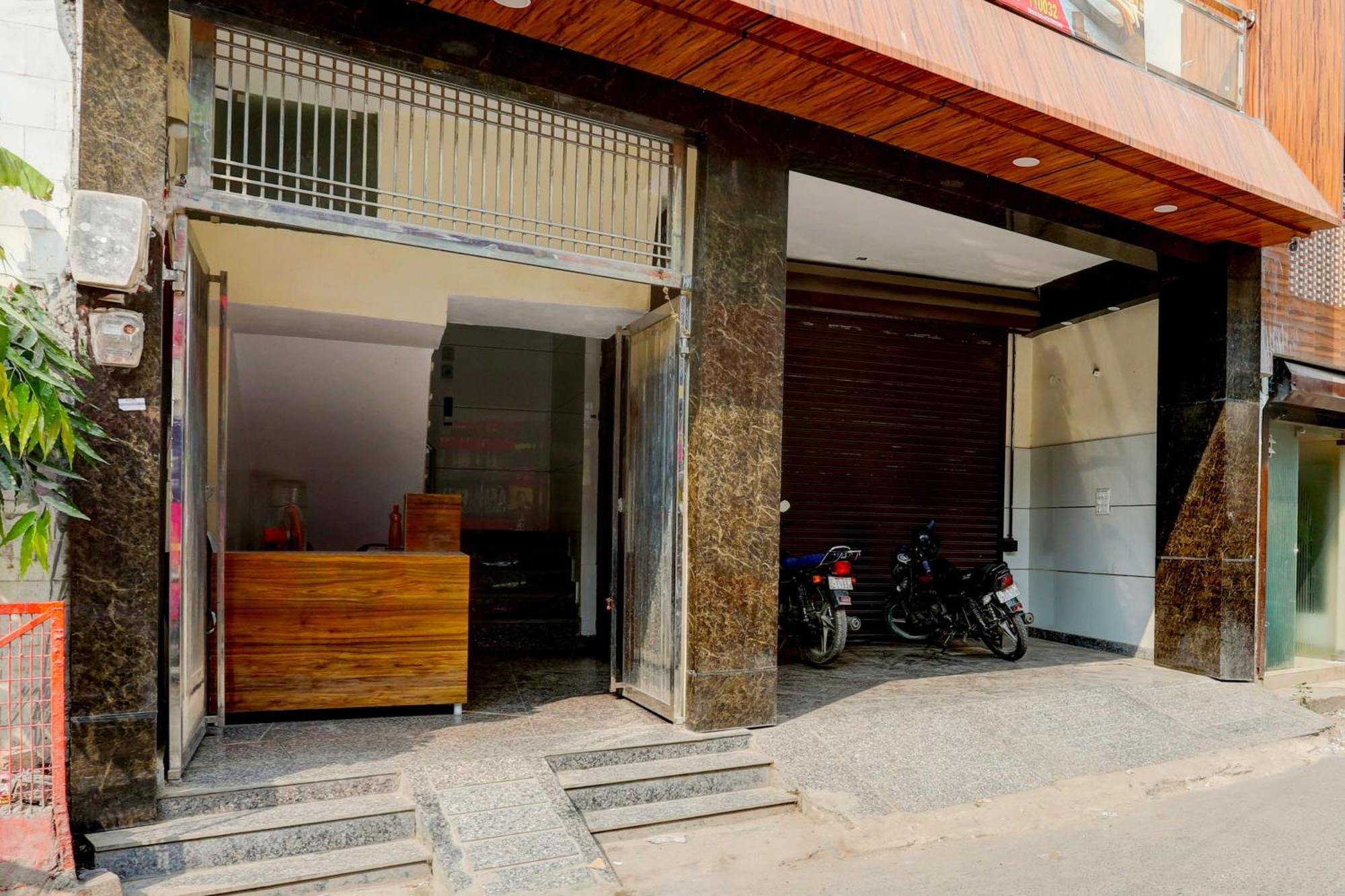 Hotel O Family Deluxe New Delhi Ngoại thất bức ảnh